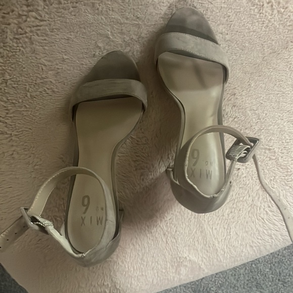 4 inch Nude heels - Picture 4 of 4